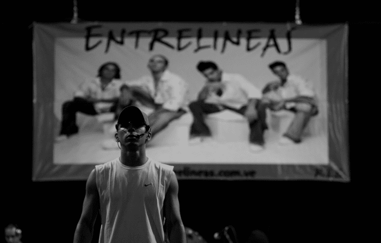 Román EL RO — Entrelineas: el comienzo en las tarimas. Fotografía 2 de 4.